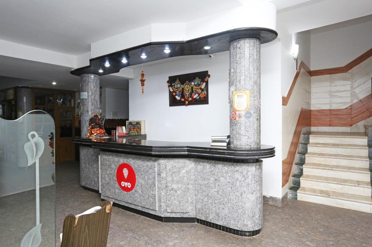 Oyo Capital O 5879 Radha Damodar Residency Hotel Пури Екстериор снимка