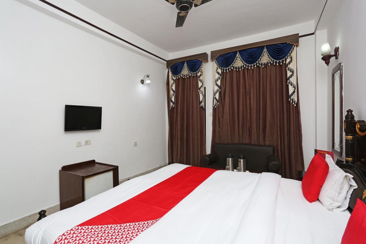 Oyo Capital O 5879 Radha Damodar Residency Hotel Пури Екстериор снимка