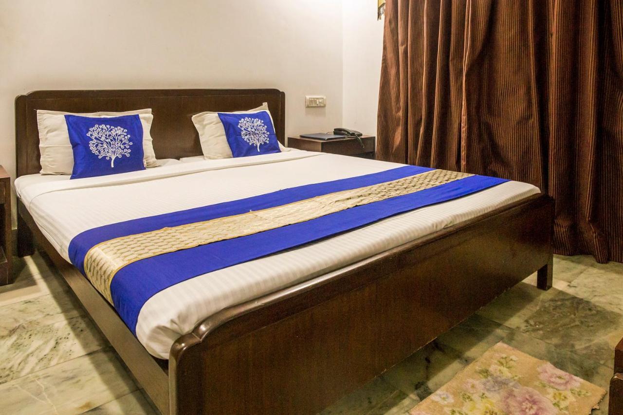 Oyo Capital O 5879 Radha Damodar Residency Hotel Пури Екстериор снимка